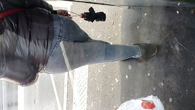 Busty teen با دوستش است و با استفاده سکس زوری مادر از بند روی او لعنت می کند
